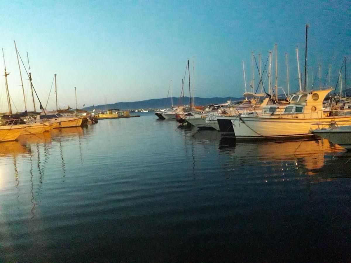 Sailing Apartment Каляри Екстериор снимка