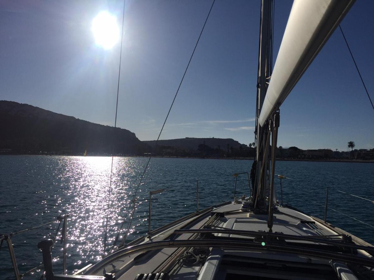 Sailing Apartment Каляри Екстериор снимка